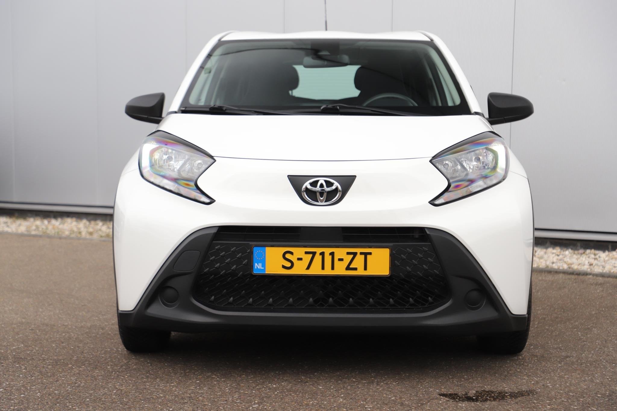 Toyota Aygo X 1.0 VVT-i MT Quiet Edition Airco Adaptive Crui, Auto's, Stof, Gebruikt, Met garantie (alle), 4 stoelen