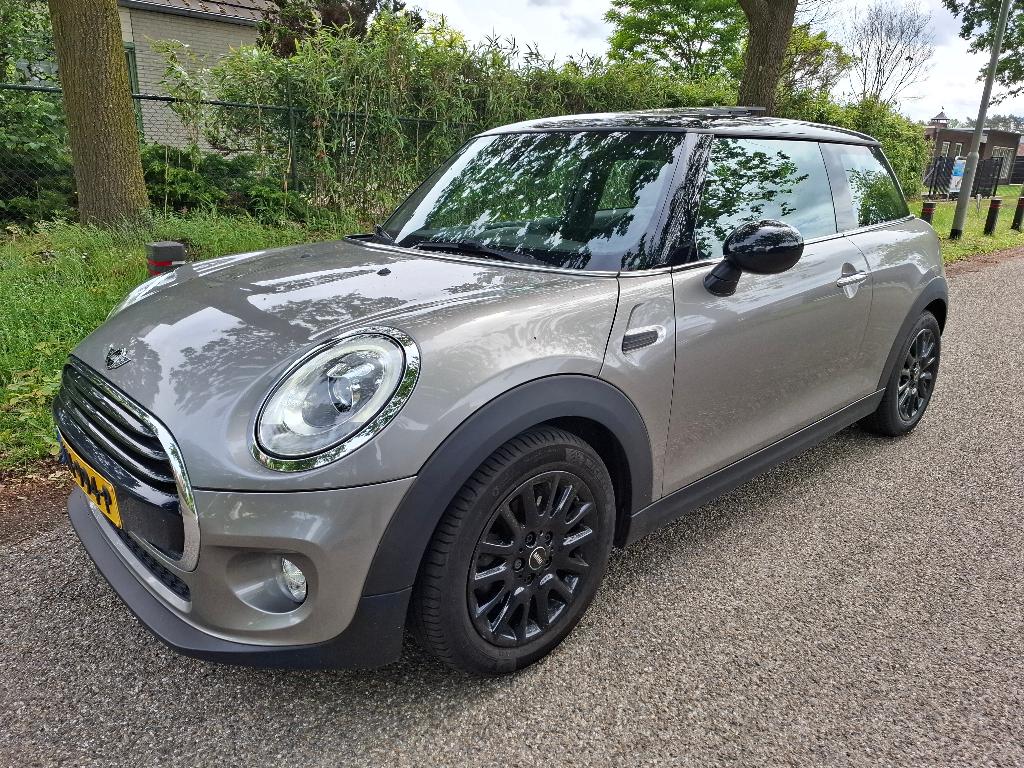 Mini 1.5 Cooper Pepper Automaat | Panorama dak | Navigatie |, Auto's, Mini, 4 stoelen, 49 €/maand, Origineel Nederlands, Bedrijf