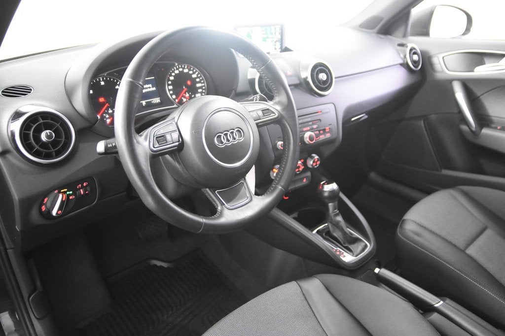 Audi A1 Sportback 1.6 TDI *Leer*Panoramadak*Navigatie*Stoelv, Auto's, Audi, Euro 5, Zwart, 4 cilinders, Automatische klimaatregeling