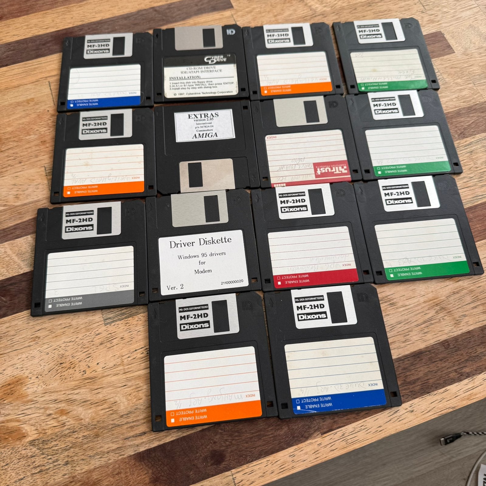 14x 3,5 inch HD diskettes Dixons Trust Amiga MS-DOS, Ophalen of Verzenden, Gebruikt, Overige typen, Herschrijfbaar