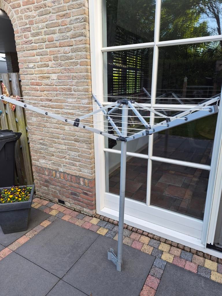 Droogmolen met bevestiging aan dissel caravan., Ophalen, Zo goed als nieuw