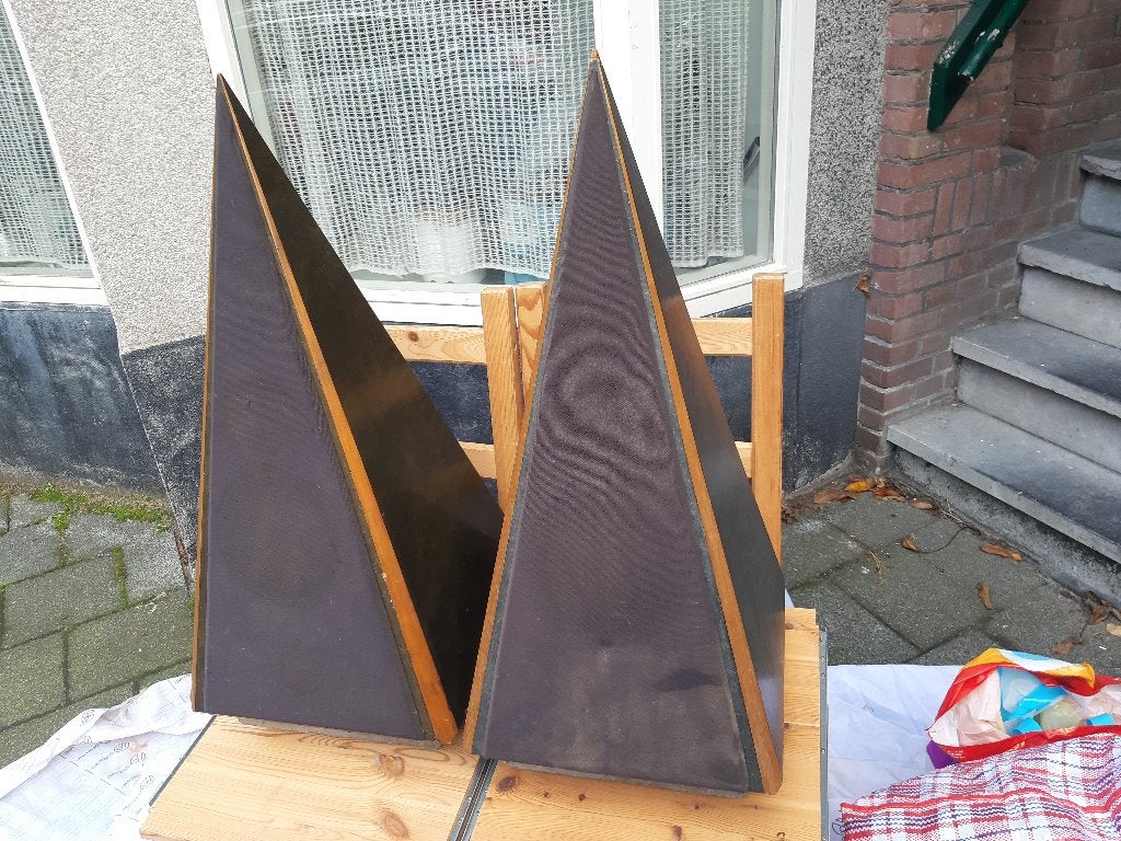 Luidspeakers Design door Onno Schelling uit 1991, Pyramide, Gebruikt, Inclusief kabels, 120 tot 150 watt, Center speaker