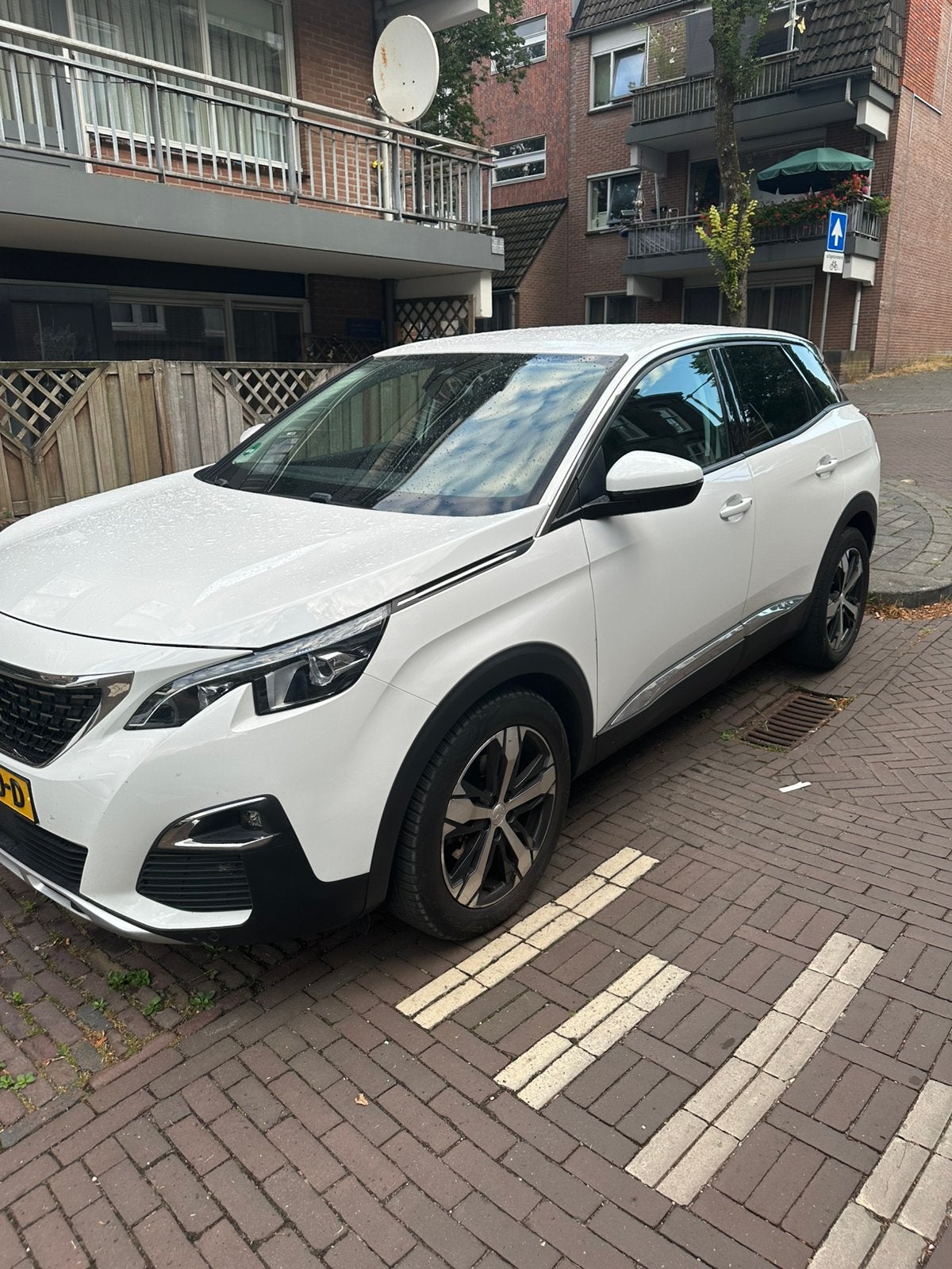 Peugeot 3008 1.2 Puretech 130pk S&S EAT 2019 Wit tekhaak, Auto's, 1295 kg, 1199 cc, Wit, 690 kg