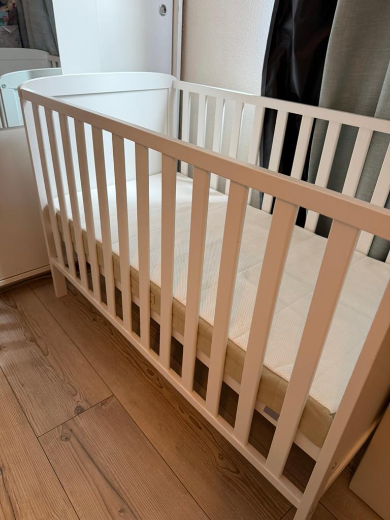 Zgan Babybedje / Ledikant wit 60x120 cm Gekocht bij Babydump, Ophalen of Verzenden, Zo goed als nieuw, In hoogte verstelbaar