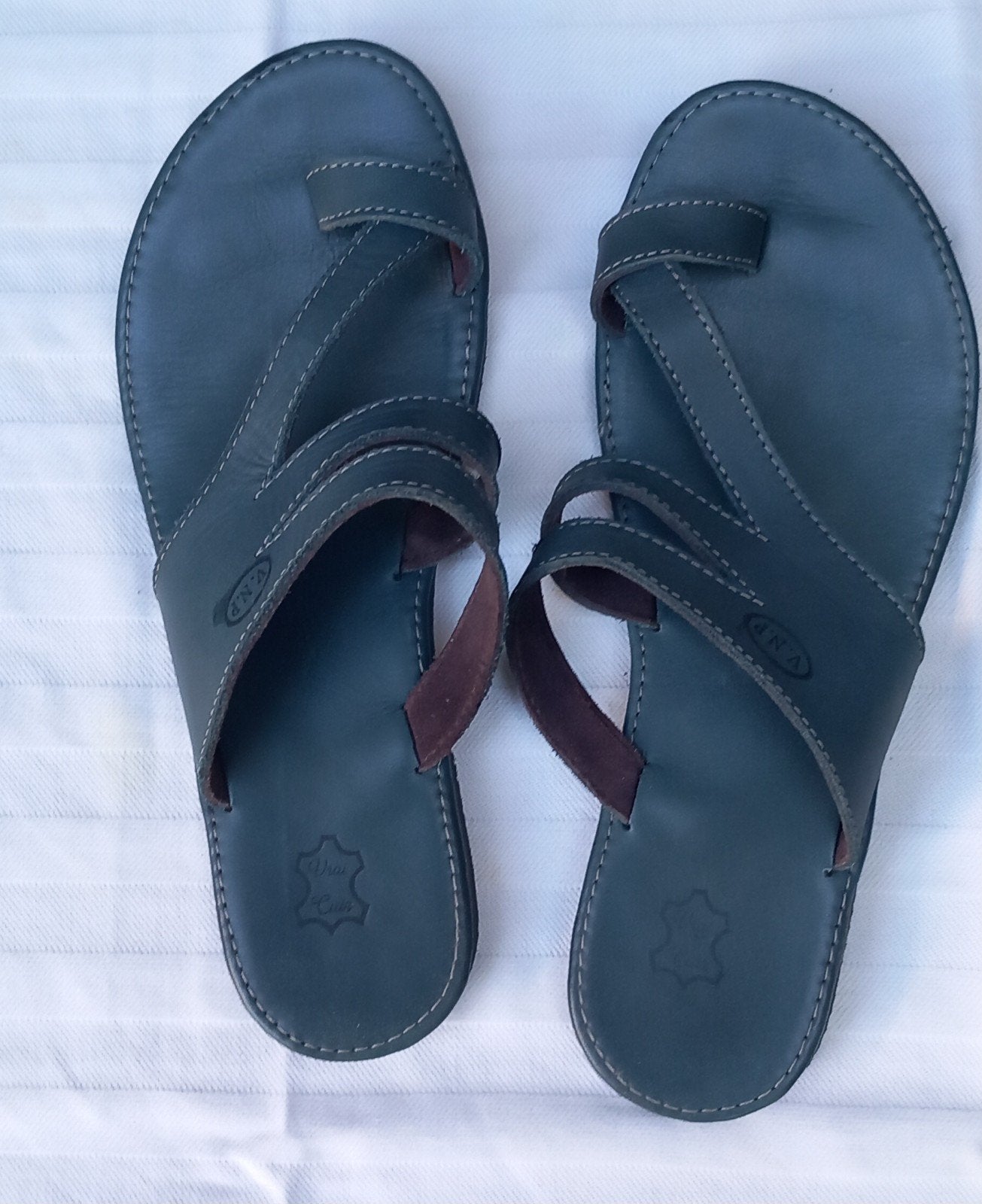 Petrol kleurige leren slippers maat 38, Kleding | Dames, Schoenen, Ophalen of Verzenden, Nieuw, Blauw