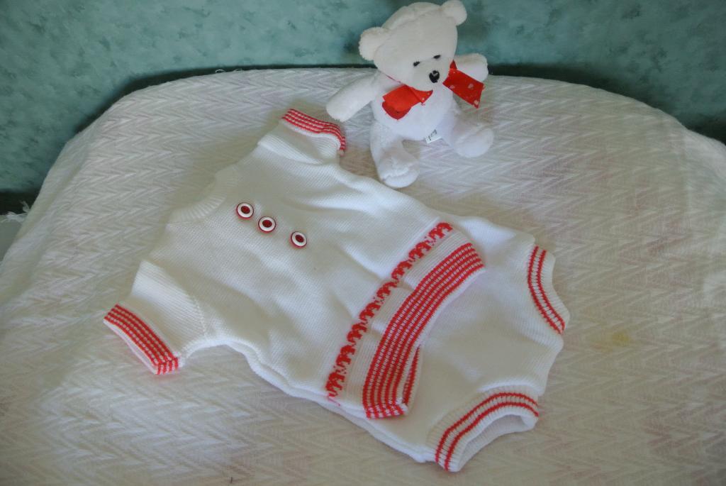 gebreid truitje en broekje baby newborn retro reborn, Verzamelen, Poppen, Ophalen of Verzenden, Nieuw, Kleertjes, Levensecht of Reborn