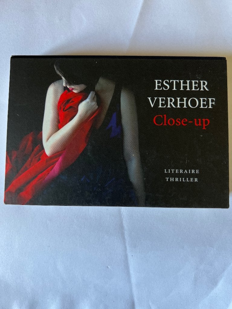 Esther Verhoef - Close-Up (Dwarsligger nummer 1), Ophalen of Verzenden, Zo goed als nieuw, Esther Verhoef, Nederland