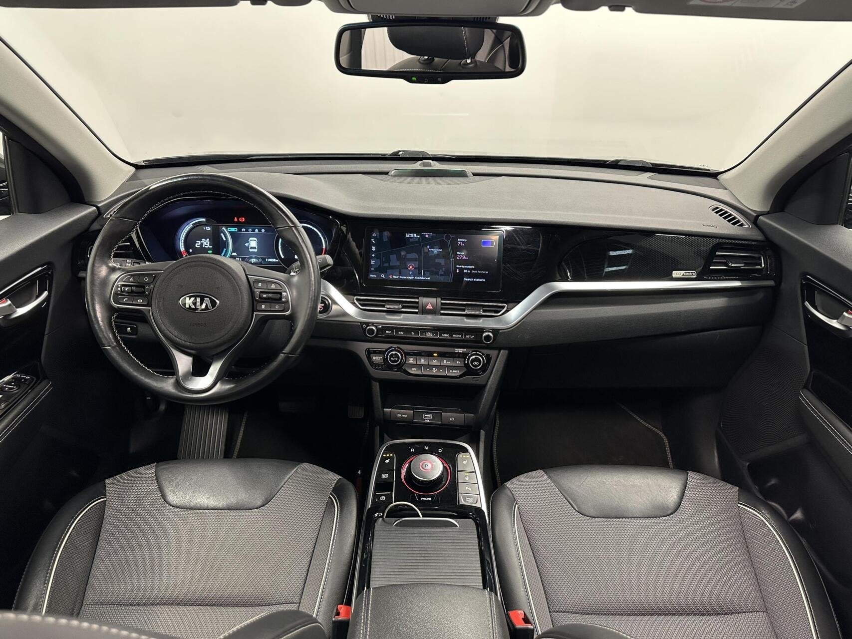 Kia e-Niro DynamicPlusLine 64 kWh CAMERA CARPLAY SCHUIF/KANT, Auto's, Gebruikt, Zwart, 1712 kg, Met garantie (alle)