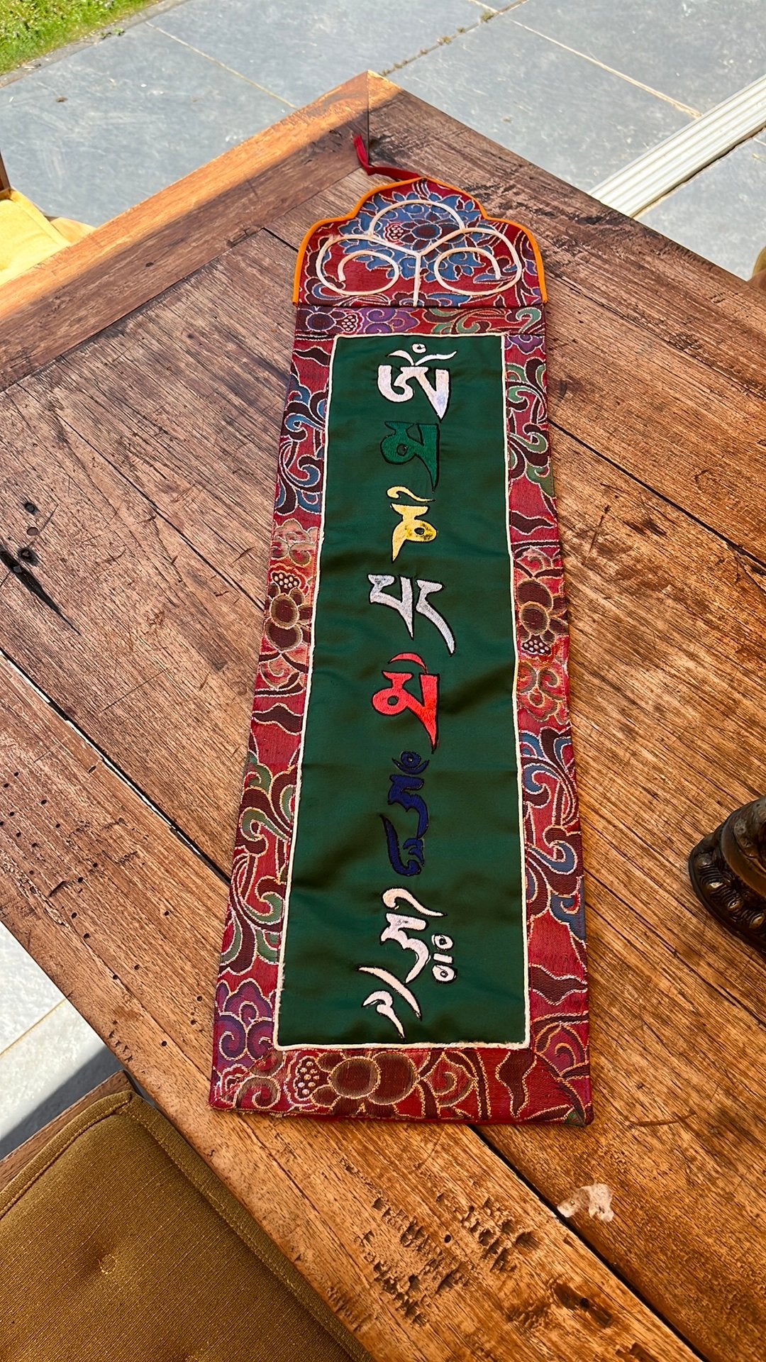 Tibetaanse wandversiering met mantra, Antiek en Kunst, Kunst | Niet-Westerse kunst, Tibet, Wanddecoratie, Textiel, 70 cm