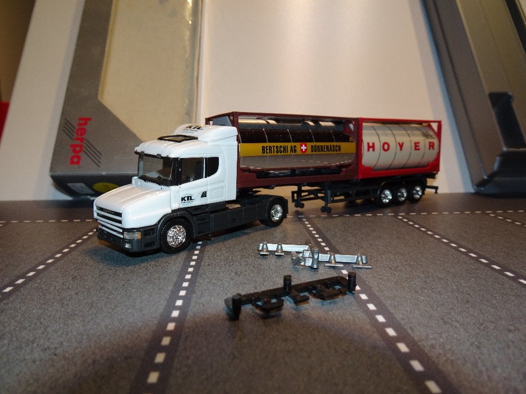 172 herpa scania streamlin ktl bertschi hoyer container 1:87, Ophalen of Verzenden, Nieuw, Bus of Vrachtwagen, Herpa