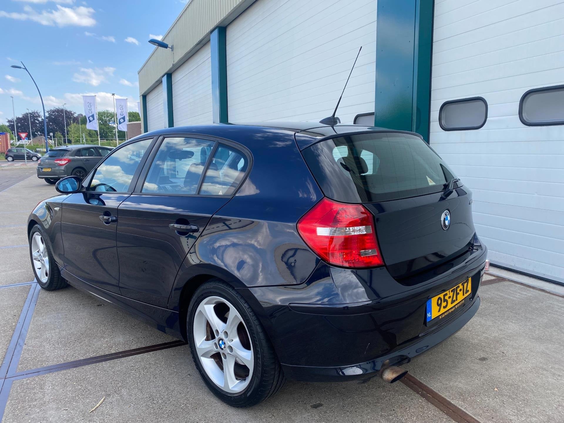 BMW 1-serie 116i Business Line Nwe Apk, Auto's, Gebruikt, 122 pk, Origineel Nederlands, 650 kg