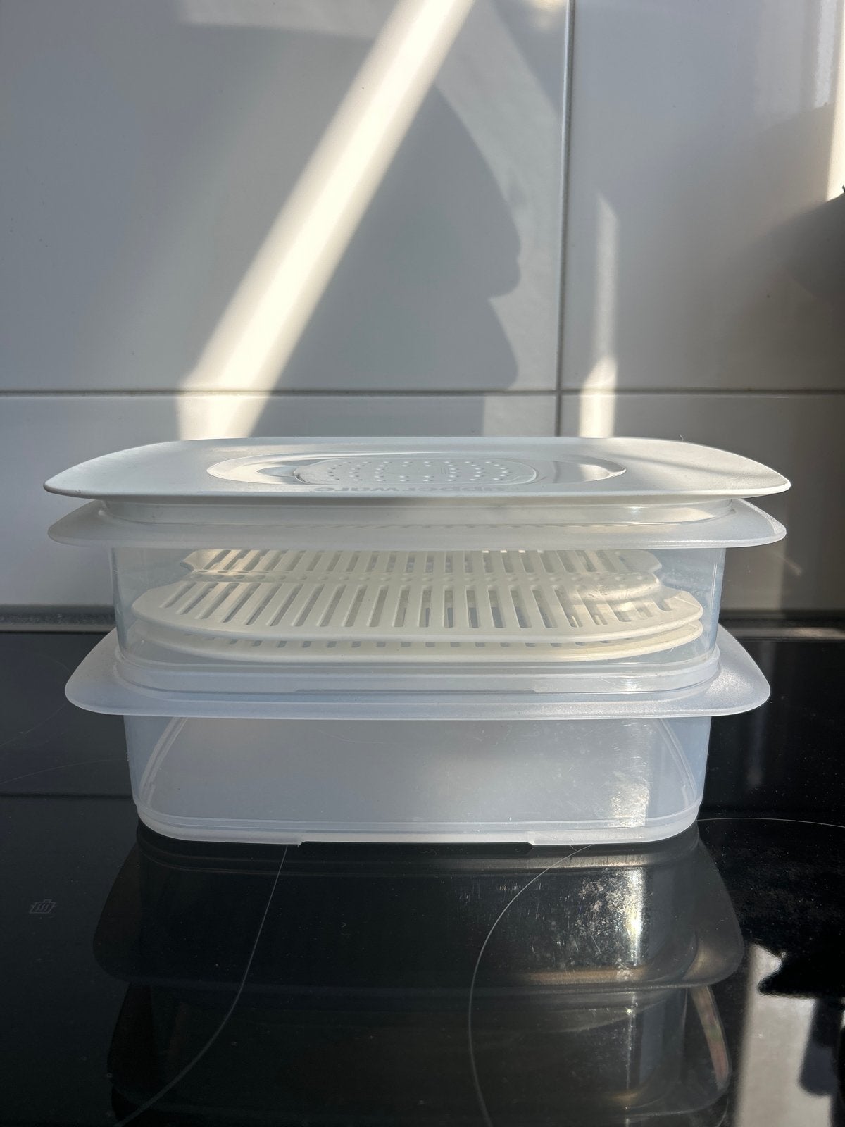 Tupperware bewaardozen met rooster, set van 2, Huis en Inrichting, Keuken | Tupperware, Zo goed als nieuw, Bewaardoos, Wit, BPA-vrij