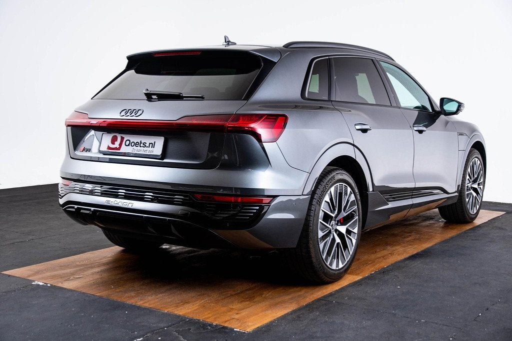 Audi Q8 e-tron 55 quattro S Edition 115 kWh Panoramadak - He, Auto's, Audi, Automaat, 12 maanden, Zwart, Q8 e-tron