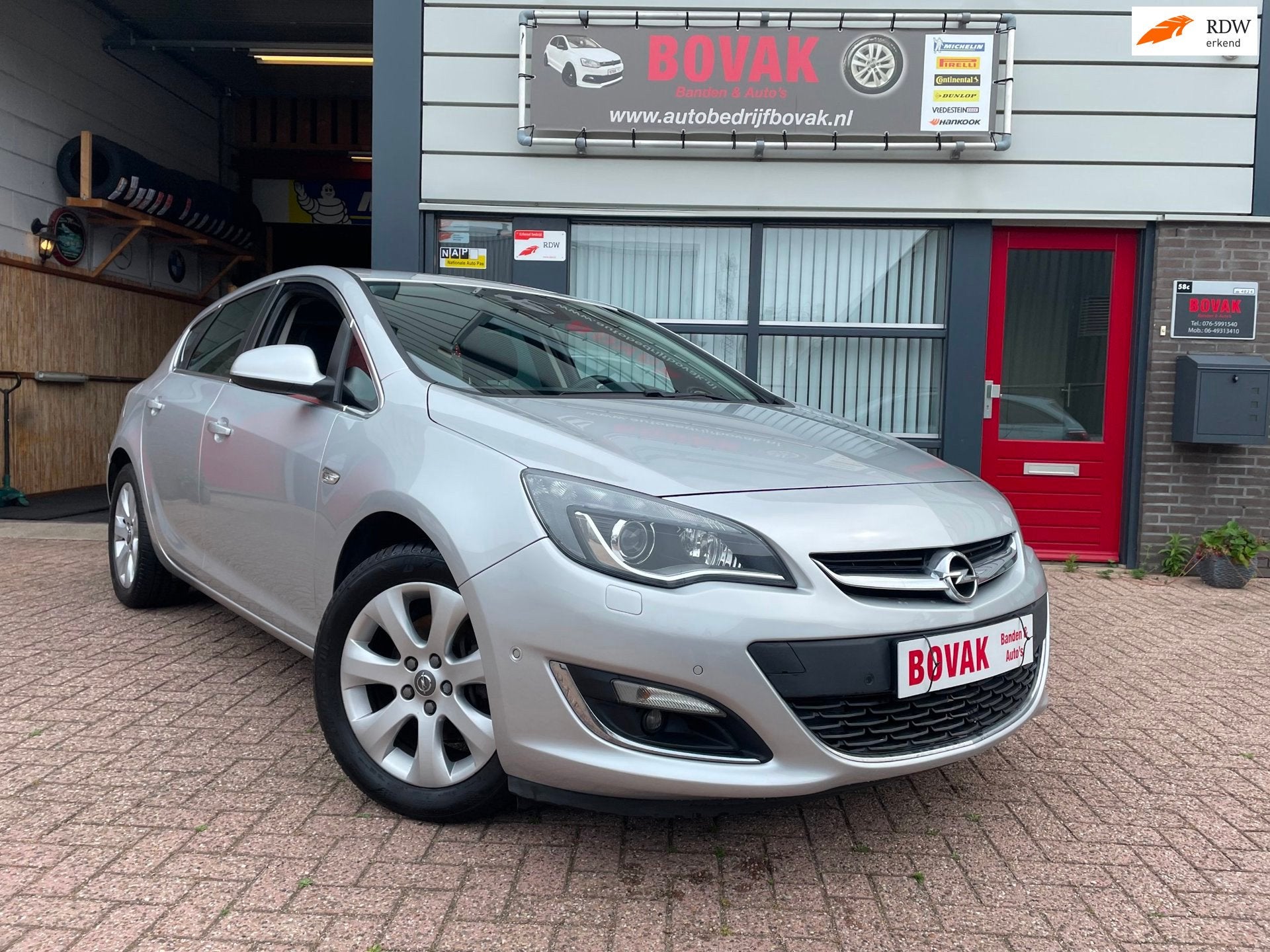 Opel ASTRA 1.6 Turbo Sport + VOLL OPTIES !, Auto's, Voorwielaandrijving, Euro 5, Gebruikt, Zwart