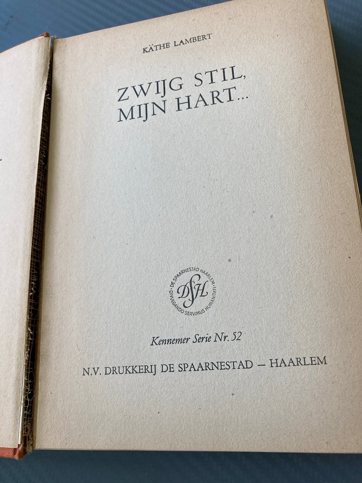 Zwijg Stil, Mijn Hart... - Käthe Lambert (Kennemer Serie), Boeken, Ophalen of Verzenden, Gelezen, Nederland