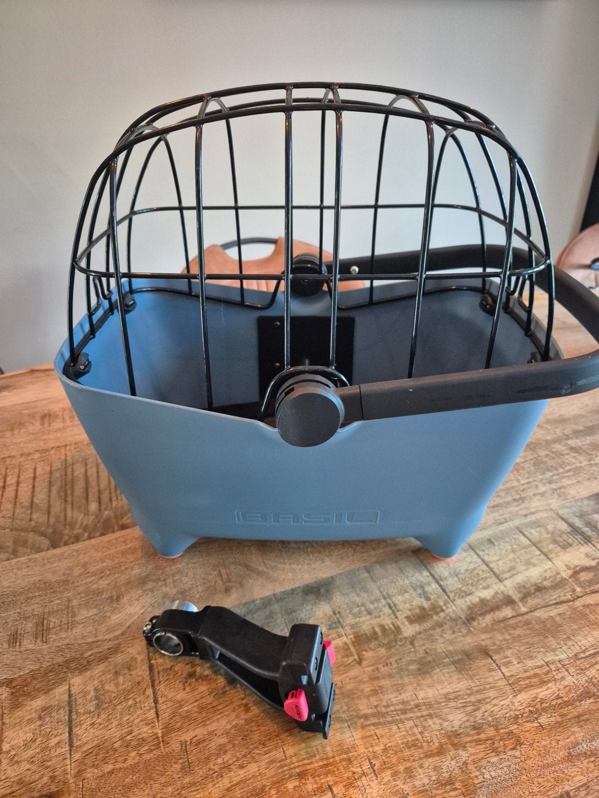 Basil fietsmand voor huisdieren, blauw met stuurbevestiging, Ophalen, Stuurbevestiging, Basil, Zo goed als nieuw