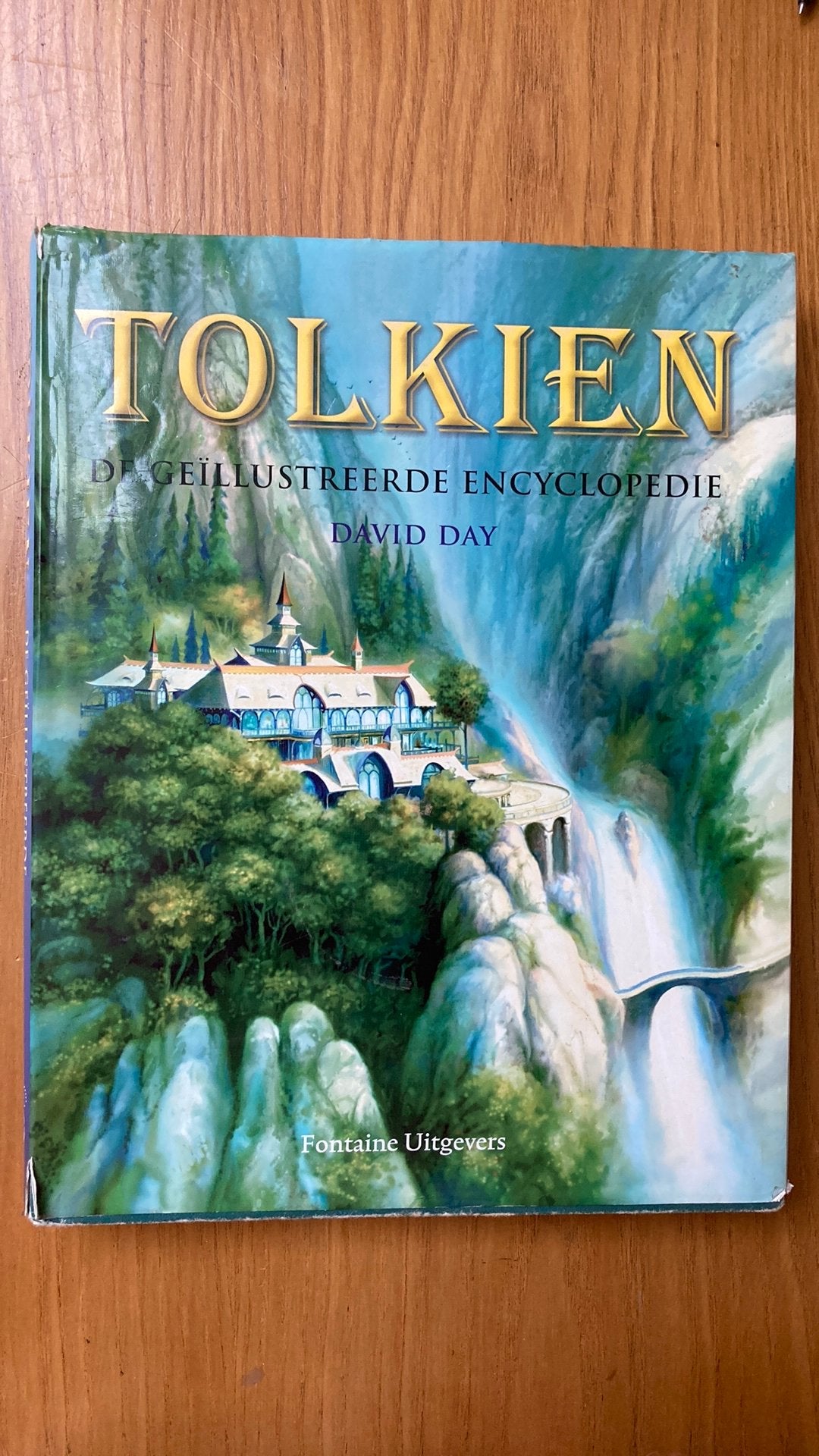 Tolkien de geillustreerde enclyclopedir, Ophalen of Verzenden, Zo goed als nieuw
