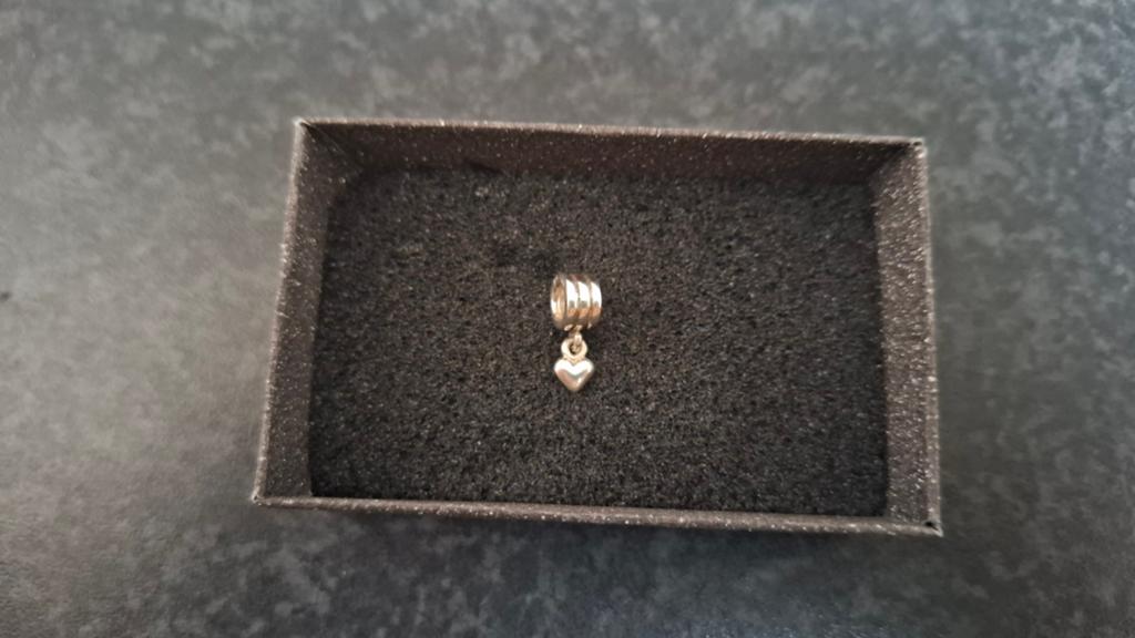 Pandora bedel zilver hangertje met Hart, Gebruikt, Pandora, Ophalen of Verzenden, 1 bedel