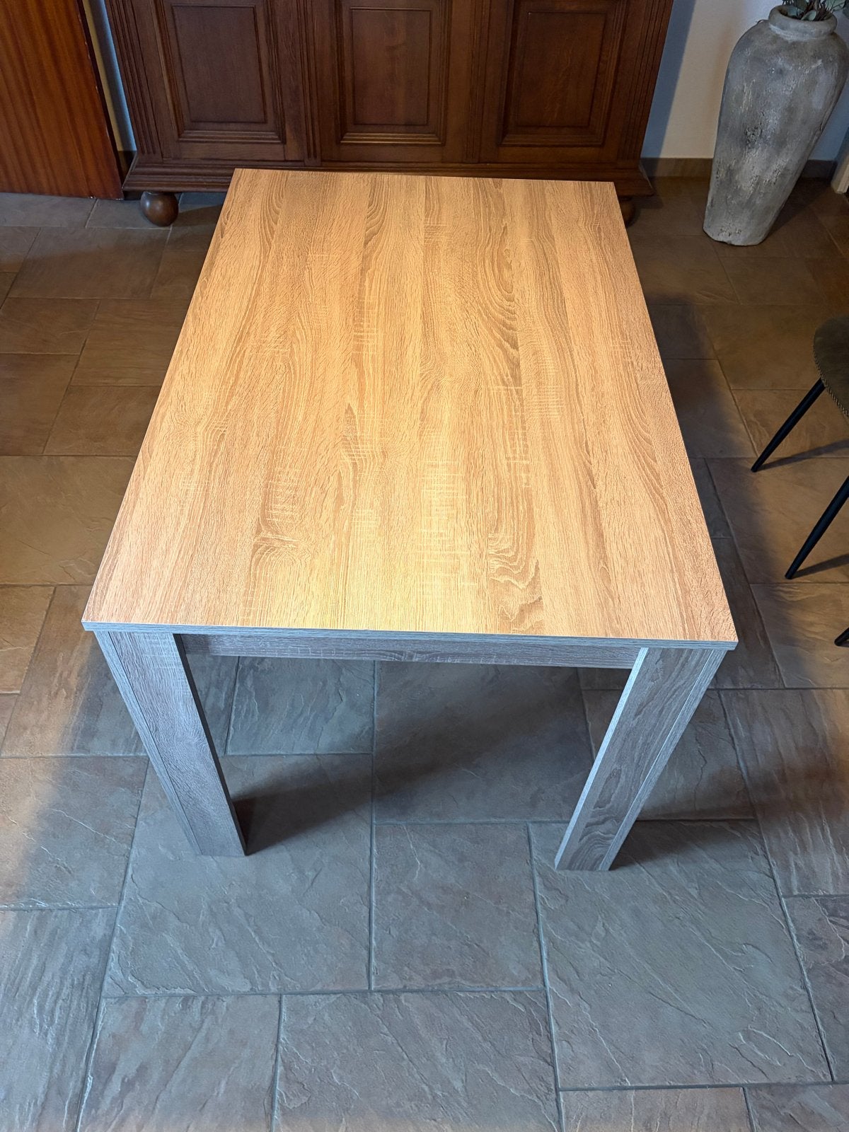 Moderne eettafel in lichte houtkleur