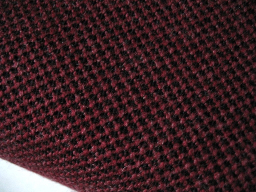 Kvadrat Skifer 2 640 rozerood op zwart; 4 meter meubelstof, Hobby en Vrije tijd, Wol, 120 cm of meer, Ophalen of Verzenden, Roze