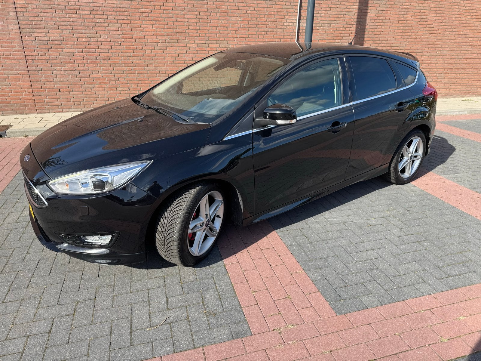 Ford Focus 1.0 Ecoboost 92KW 5D 2015 Zwart, Auto's, Zwart, 1200 kg, Grijs, Particulier