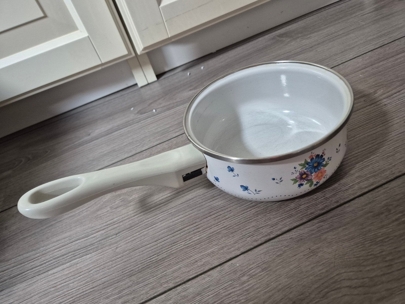 Leuk emaille pannetje met bloemendecoratie, Ophalen of Verzenden