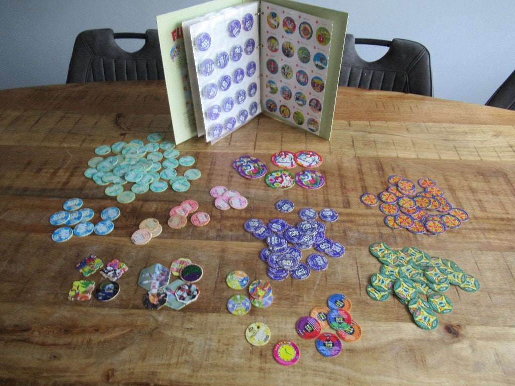 Flippo map 2 met extra flippo's. met winter kerst flippo's, Verzamelen, Ophalen of Verzenden, Winter, Losse flippo's, Met verzamelmap(pen)