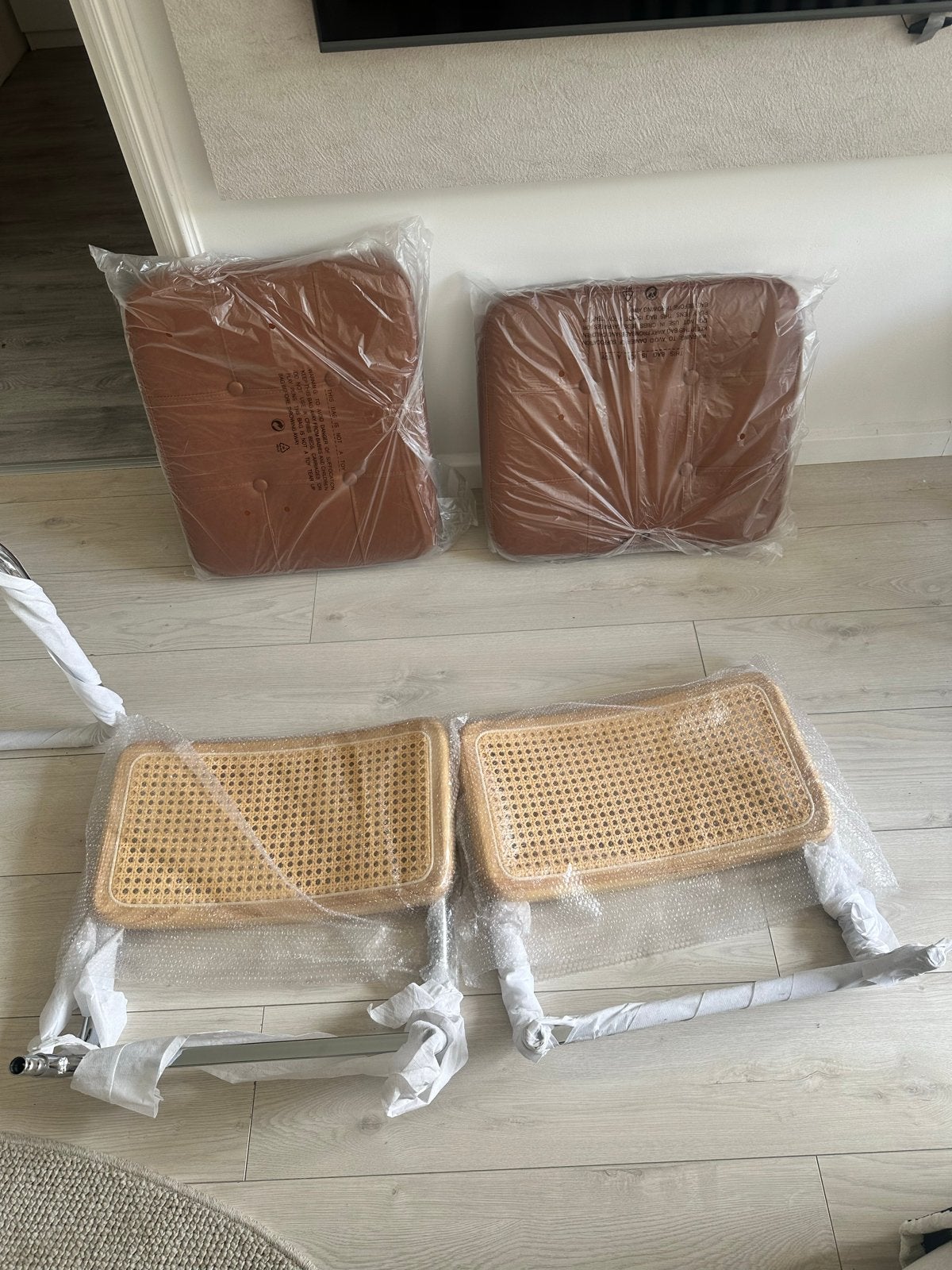 Set van 2 rotan eetkamerstoelen met chrome buisframe, Ophalen, Twee, Bruin, Nieuw