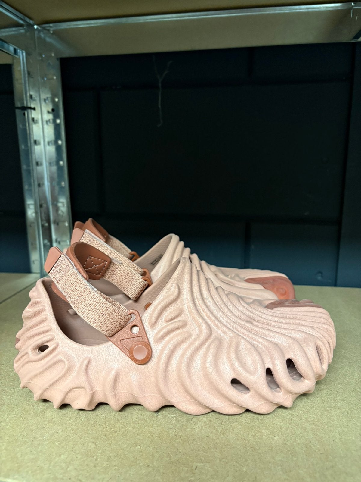 Crocs pollux hele mooie solinternieuwe slippers maat m6 w8, Kleding | Dames, Slippers, Nieuw, Ophalen of Verzenden, Roze