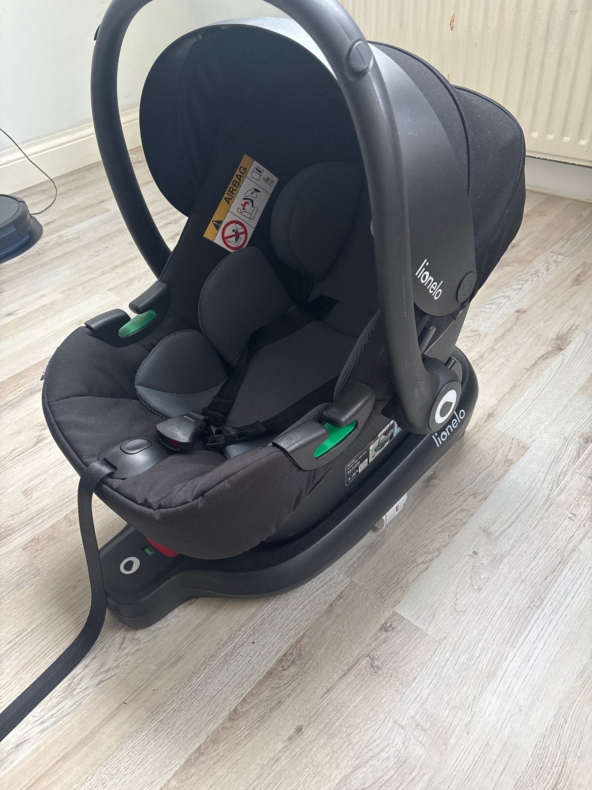 Lionelo baby autostoel met basis - nette staat, 0 t/m 13 kg, Ophalen, Overige merken, Gebruikt
