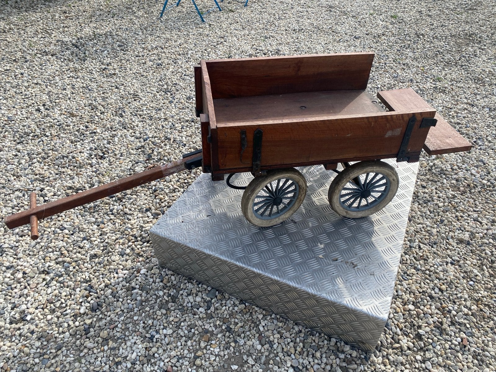 Klassieke houten bolderkar 'Tommeke', Ophalen
