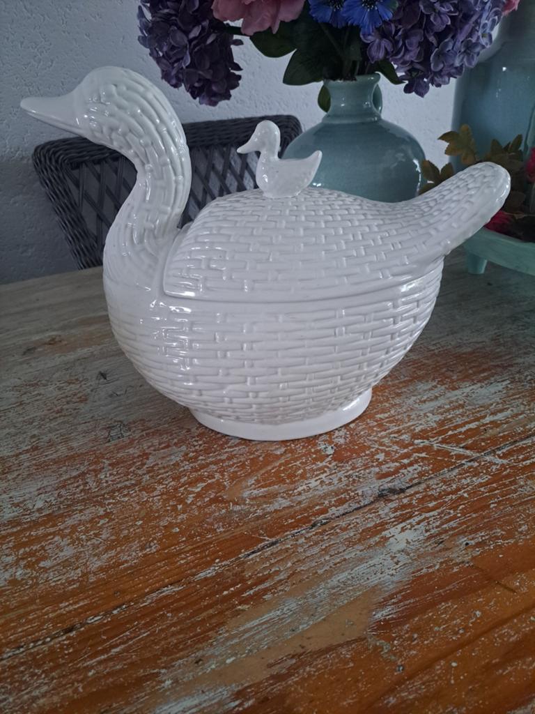 Van "Bellini" een vintage grote eend met deksel, Ophalen of Verzenden