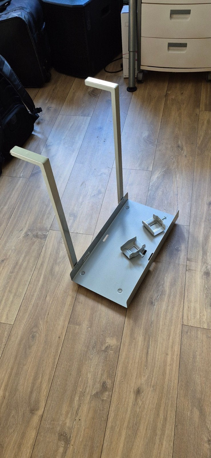 IKEA computer steun voor onder bureau (Galant/Thyge), Ophalen, Zo goed als nieuw