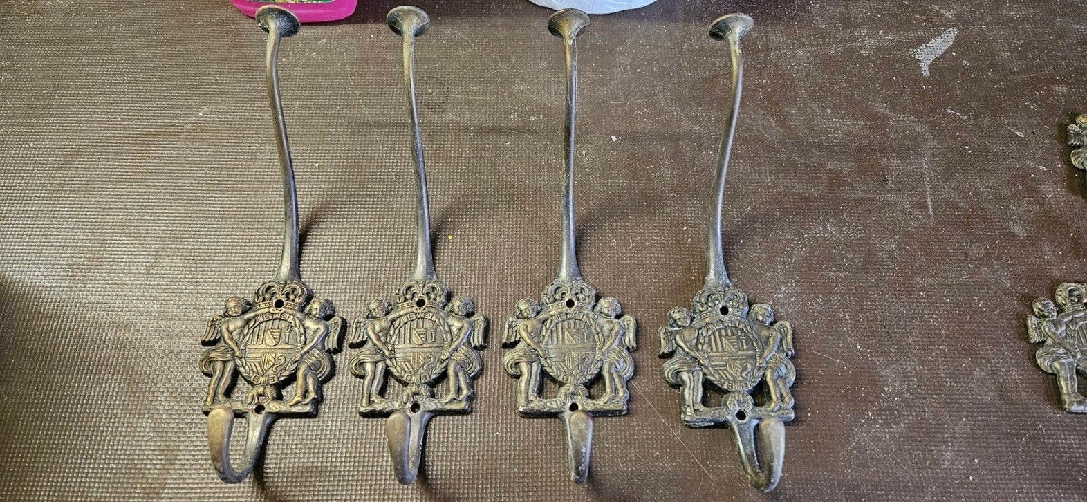 Antieke bronzen kapstokhaken met engelenmotief (4 stuks), Ophalen, Brons