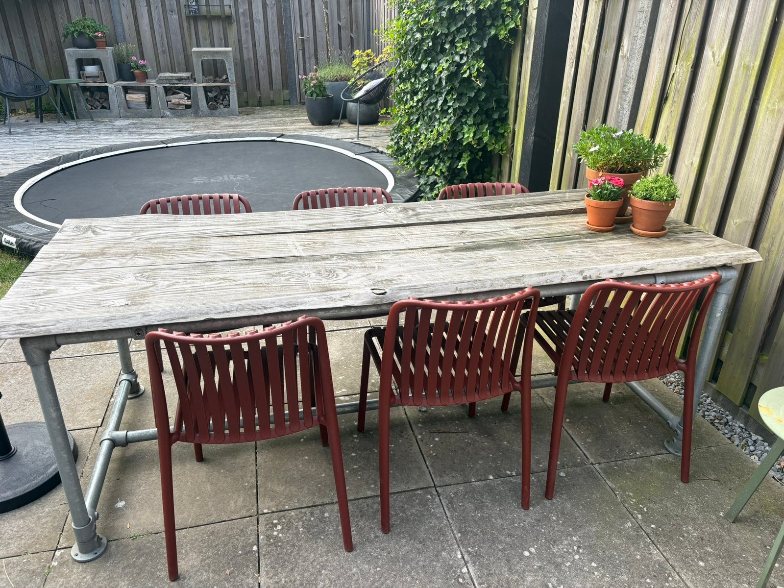Buitentafel steigerbuis 215, Ophalen, Zo goed als nieuw