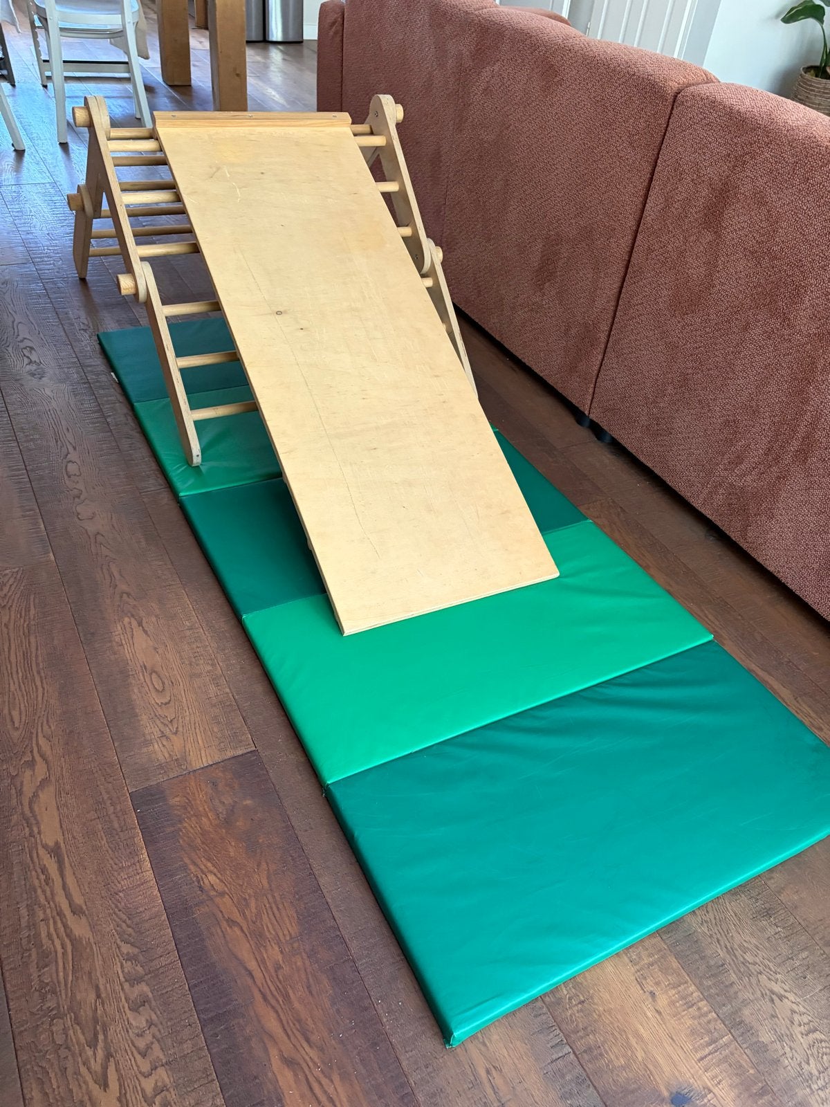 Houten klimrek met glijbaan/klimplank & Gymnastiekmat Ikea, Kinderen en Baby's, Speelgoed | Houten speelgoed, Ophalen, Gebruikt