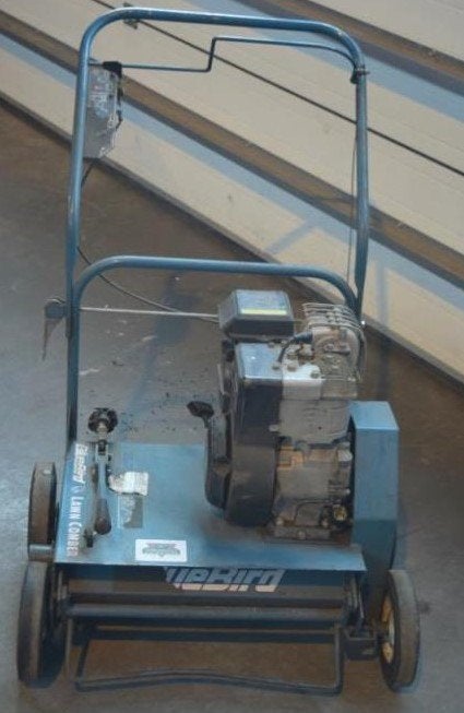 Loods-Opruiming: 2eH BlueBird verticuteermachine - F20B, Ophalen, Benzine, Gebruikt, Bluebird