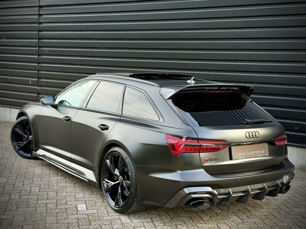 Audi RS6 Quattro DYN+|CARBON|PANO|CERAMIC|B&O|360|SATIN, Auto's, Audi, Adaptive Cruise Control, Gebruikt, Leder, 2075 kg