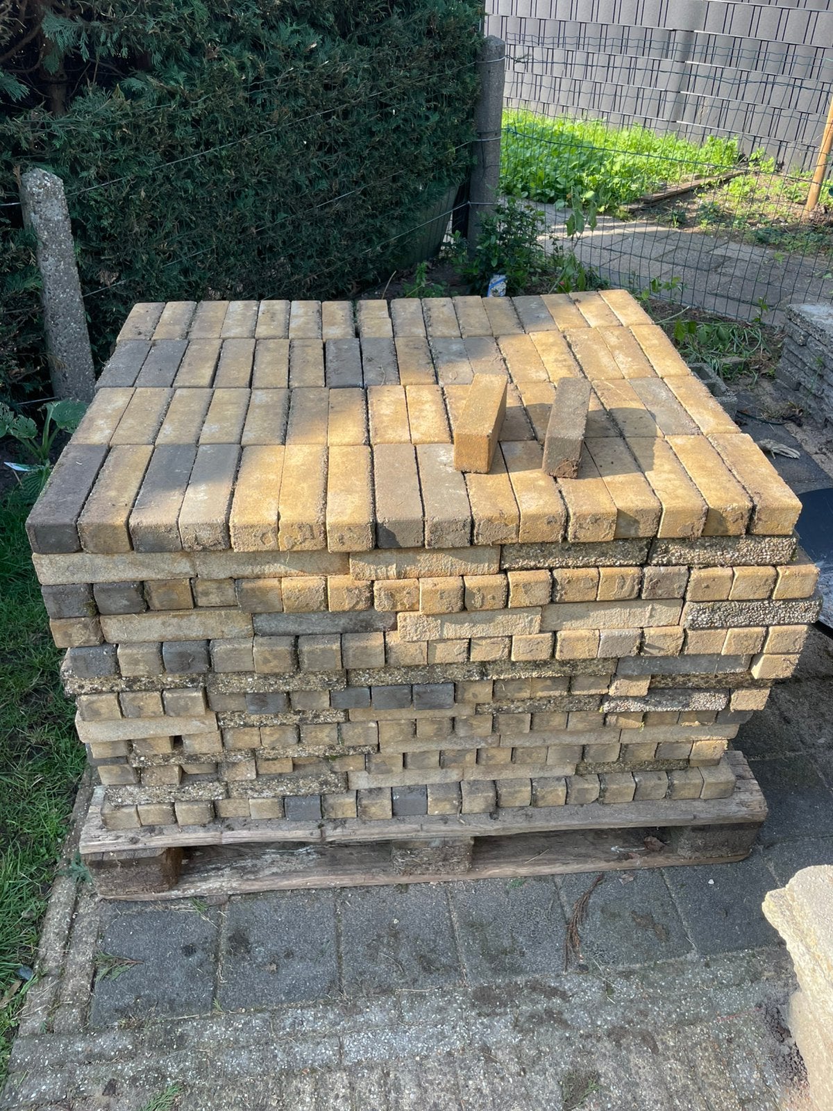 Waaltjesformaat klinkers / bestrating geel en antraciet 12m2, Tuin en Terras, Ophalen, Gebruikt, Klinkers, 10 m² of meer