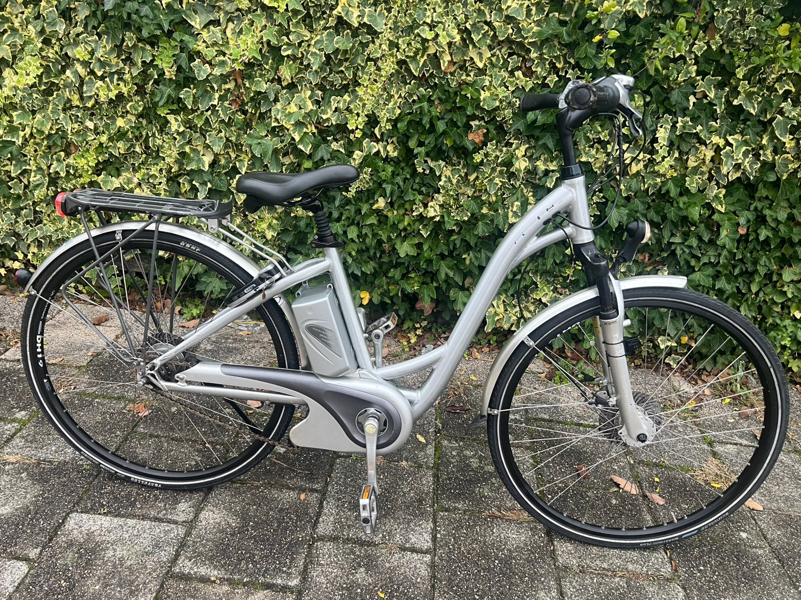 Flyer  elektrische damesfiets alles werkt 49 cm, Zo goed als nieuw, 47 tot 51 cm, 50 km per accu of meer, Ophalen