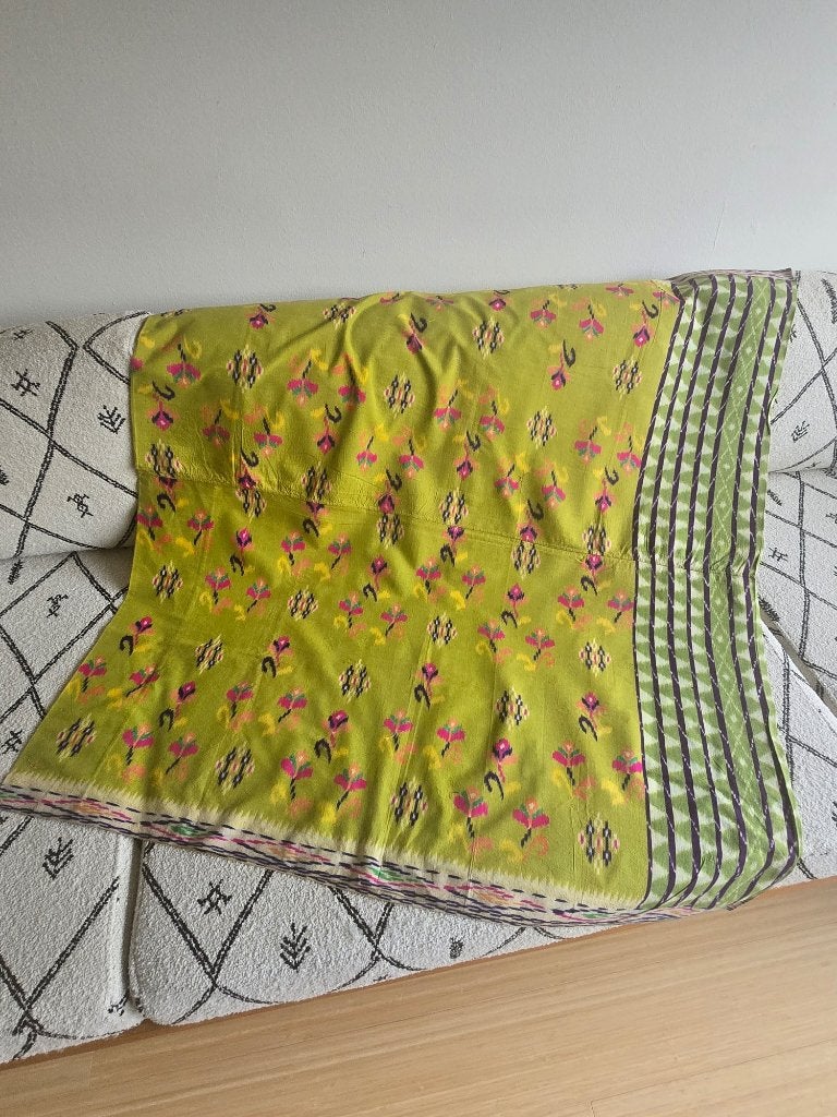 Vintage Bali sarong groen ikat bloemen met label Indonesie, Hobby en Vrije tijd, Overige materialen, Nieuw, Ophalen of Verzenden