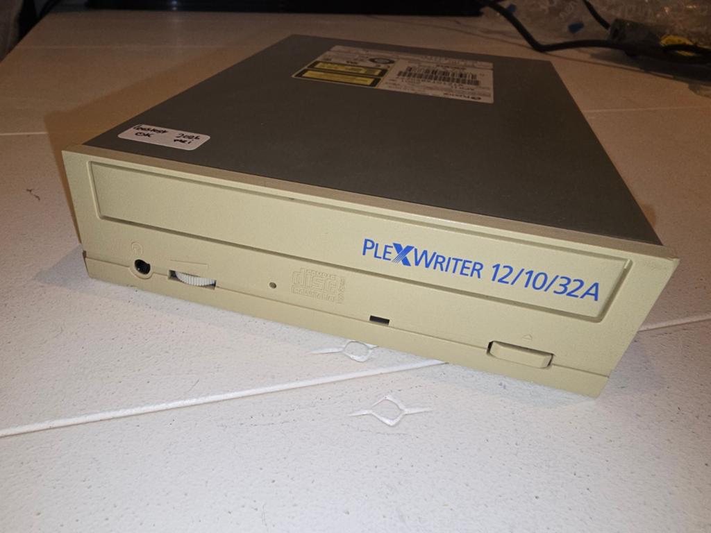Plextor PlexWriter 12/10/32A CD-RW Drive (IDE), Intern, Gebruikt, Ophalen of Verzenden, Windows