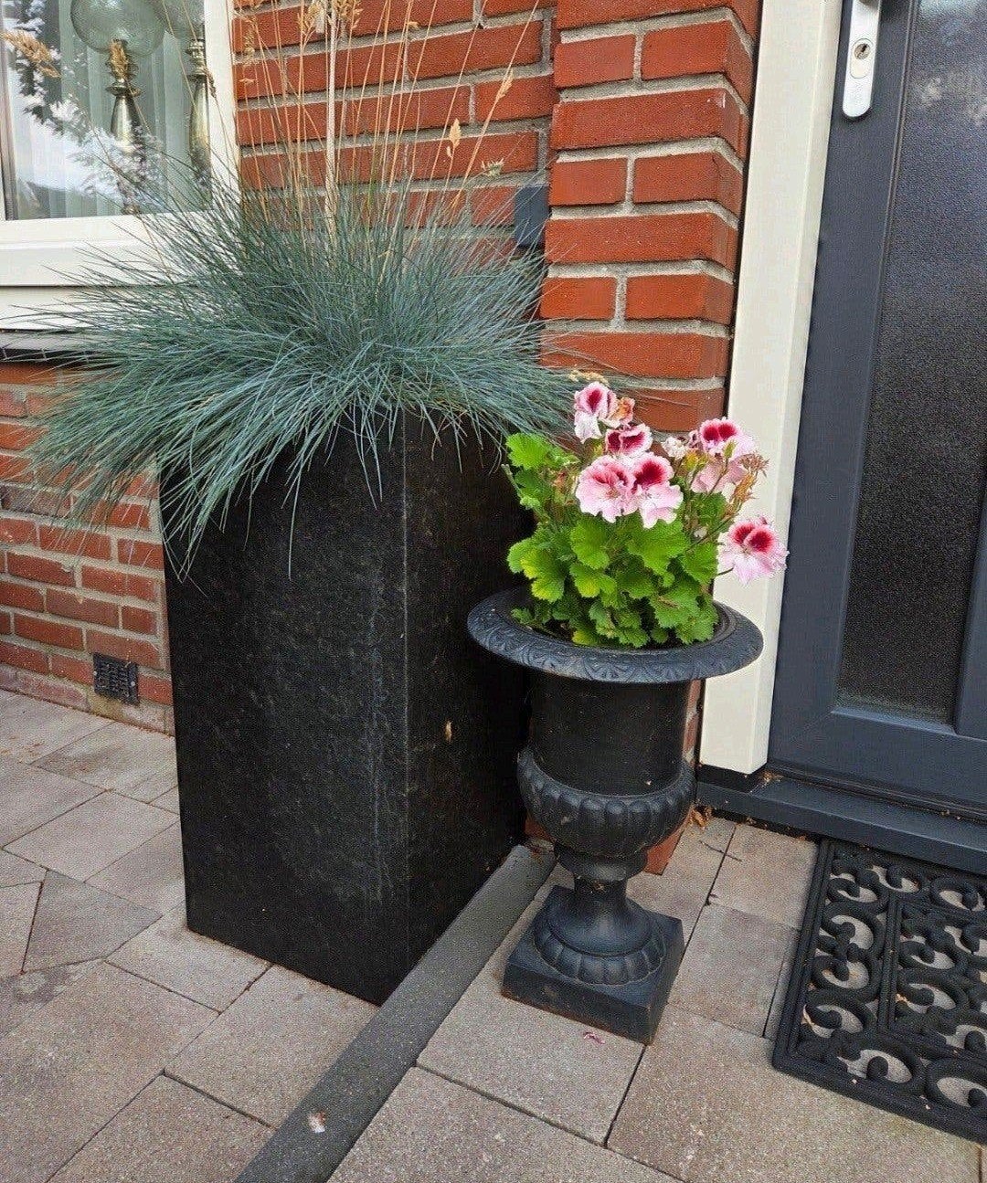 GRANIETEN HOGE BLOEMPOTTEN BLOEMBAKKEN €50 per stuk, Tuin en Terras, Ophalen