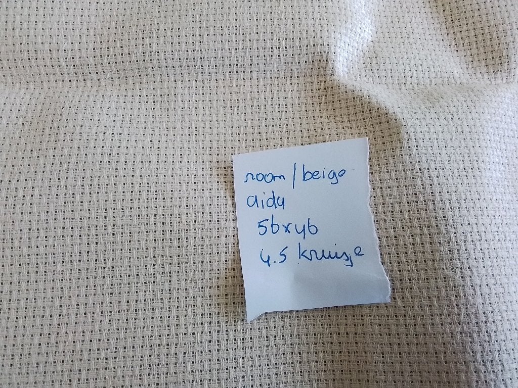 Room beige aida, 56 x 46 cm, 4,5 kruisje, Ophalen of Verzenden, Zo goed als nieuw, Handborduren, Onderdeel of Toebehoren