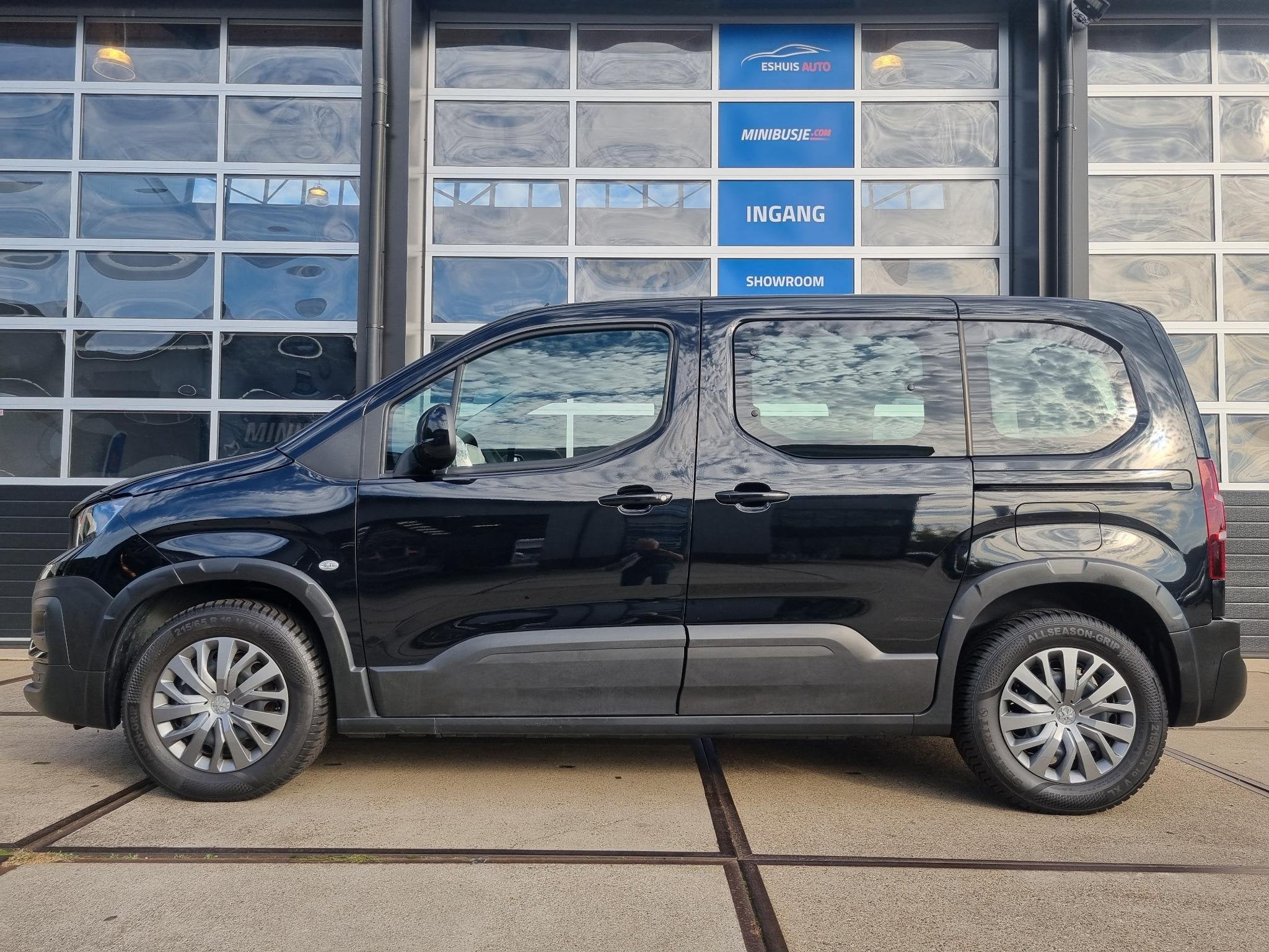 Peugeot e-Rifter EV Active Pack 50 kWh NAVI / ACHTERDEUREN /, Auto's, Gebruikt, Zwart, Te koop, 282 km