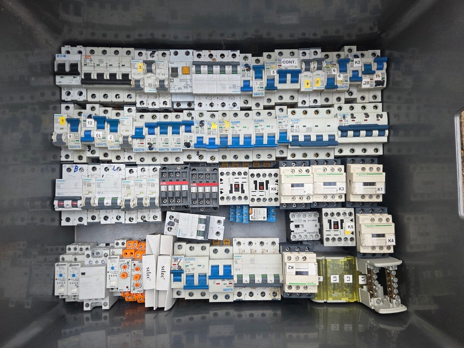 Grote partij diverse elektrische componenten en schakelaars, Ophalen of Verzenden, Gebruikt, Siemens, Aardlekautomaat
