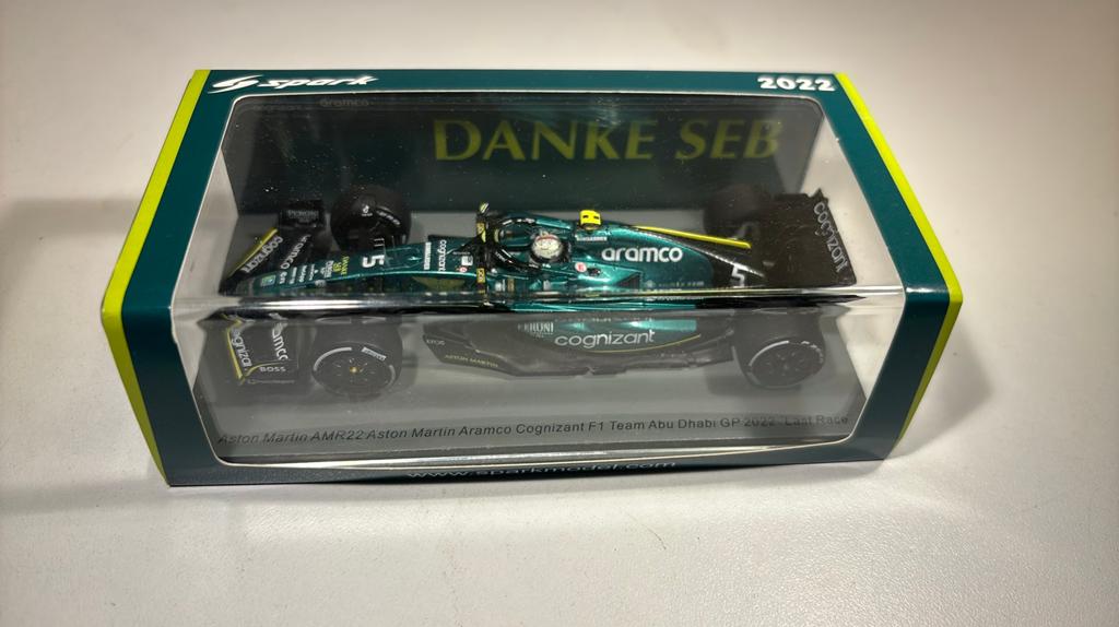 F1 Aston Martin amr22 last race sabastian vettel spark 1.43, Overige merken, Auto, Ophalen of Verzenden, A