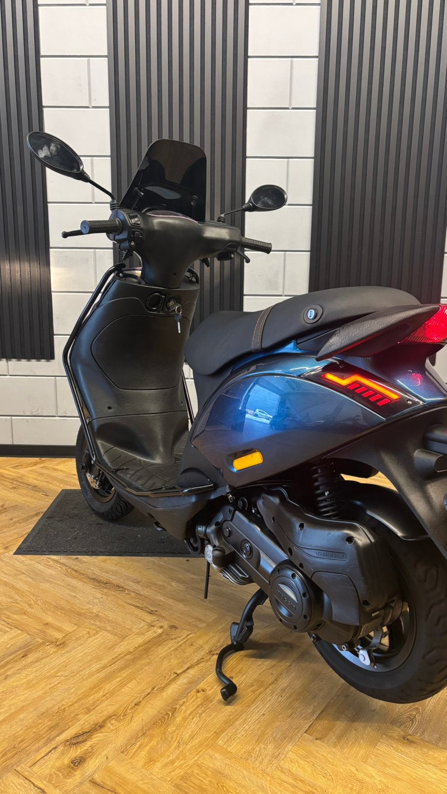 PIAGGIO ZIP 4T 3V 2023 BROM FULL OPTION GLANS CAMELEON, Maximaal 45 km/u, Zip, Ophalen of Verzenden, Zo goed als nieuw