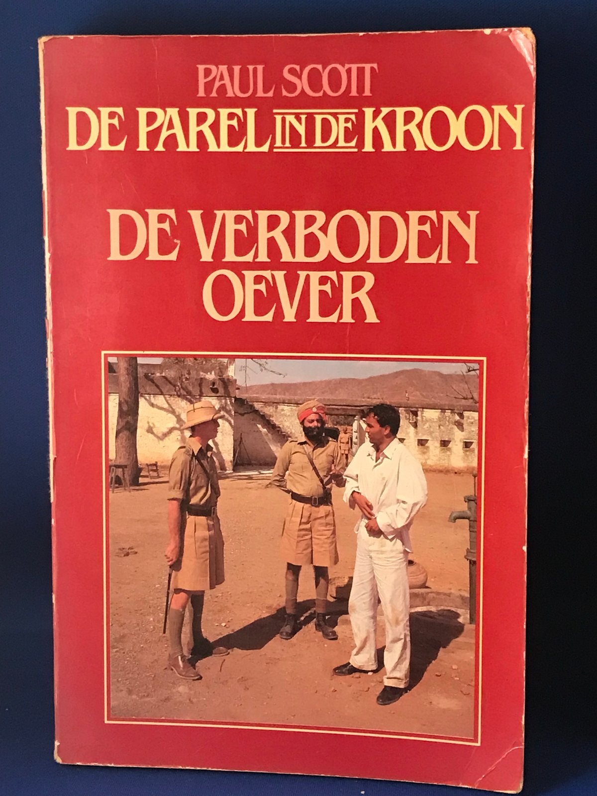 De Parel in de Kroon - De Verboden Oever - Paul Scott, Ophalen, Gelezen, Europa overig