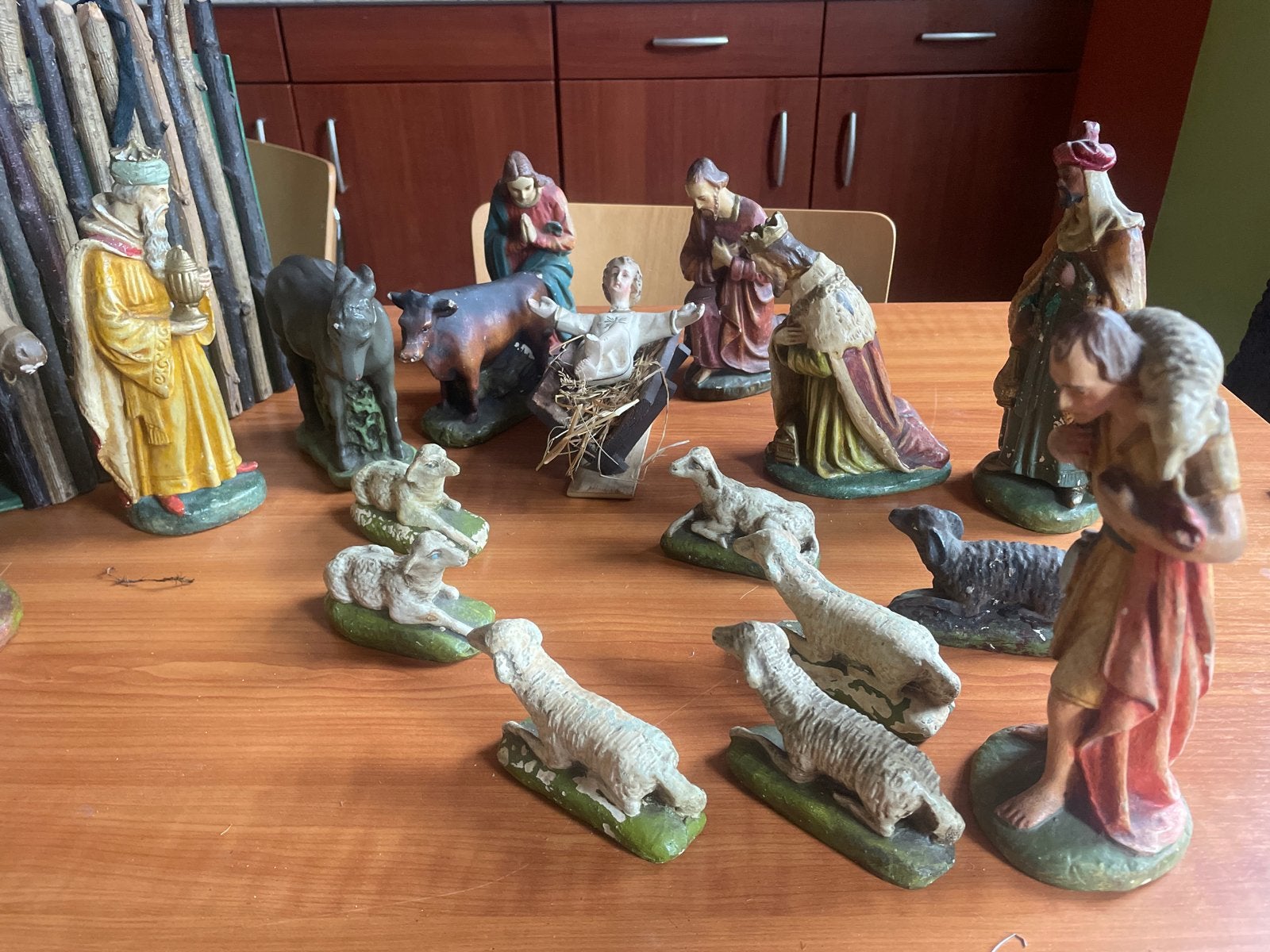 Kerststal met Jozef, Maria, Jezus, 3 Wijzen, dieren en herde, Ophalen of Verzenden, Gebruikt, Beeld(je), Christendom | Katholiek